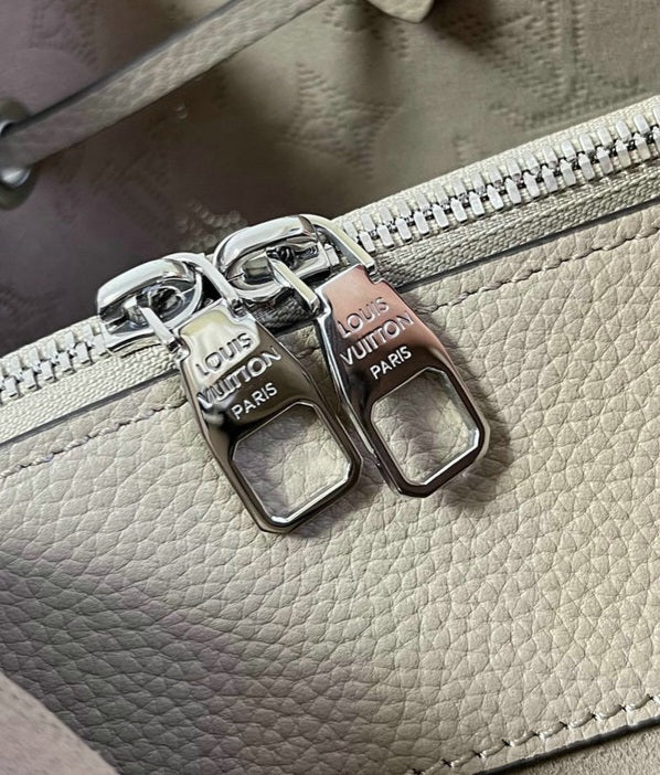 Louis Vuitton Hand It All MM